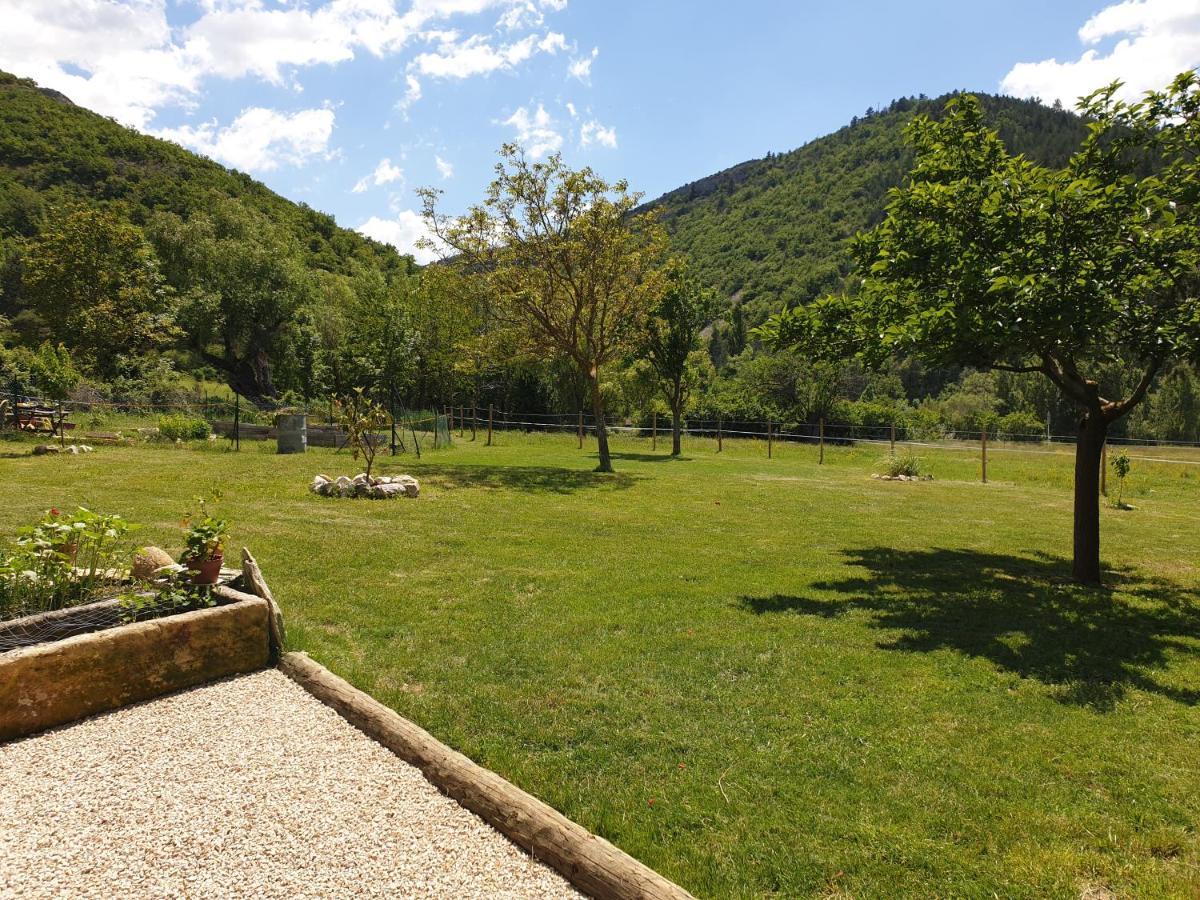 Mas De Reilhanette Montbrun-les-Bains Exterior photo